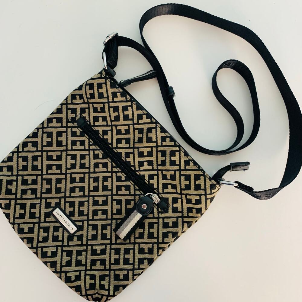 Tommy Hilfiger Signature Crossbody Bag